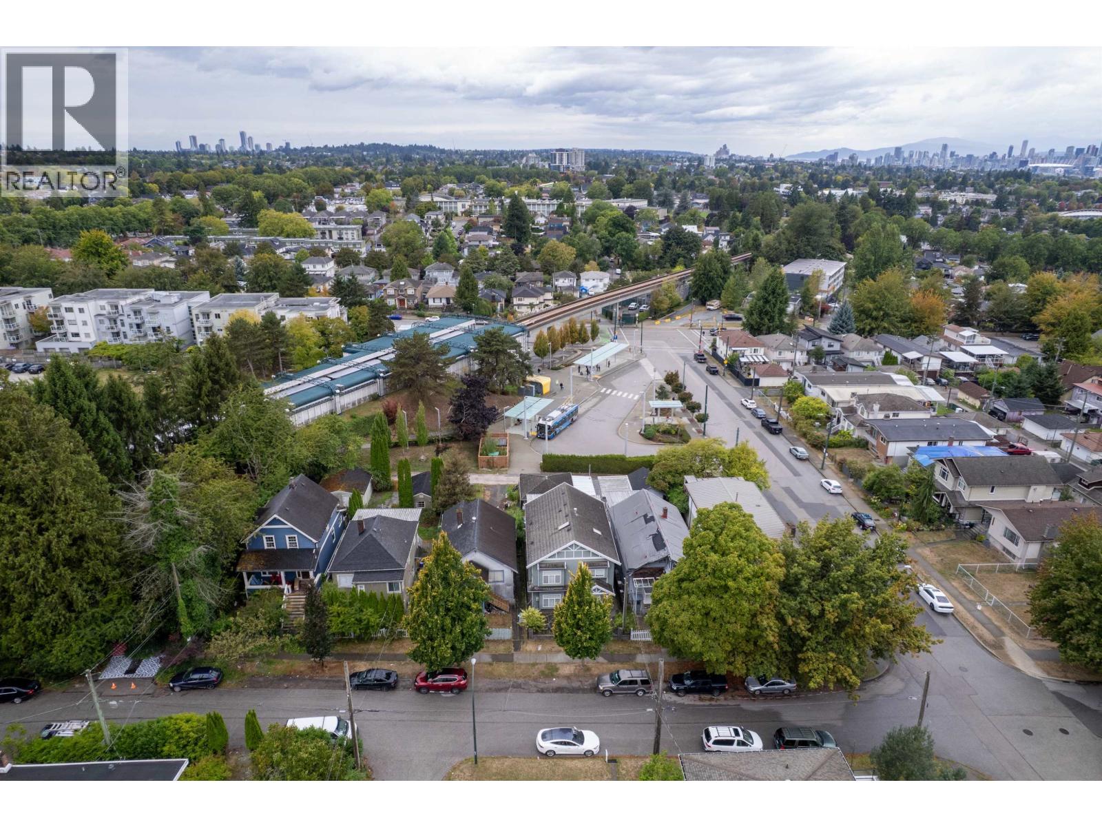 Property for sale at 4011 KAMLOOPS STREET