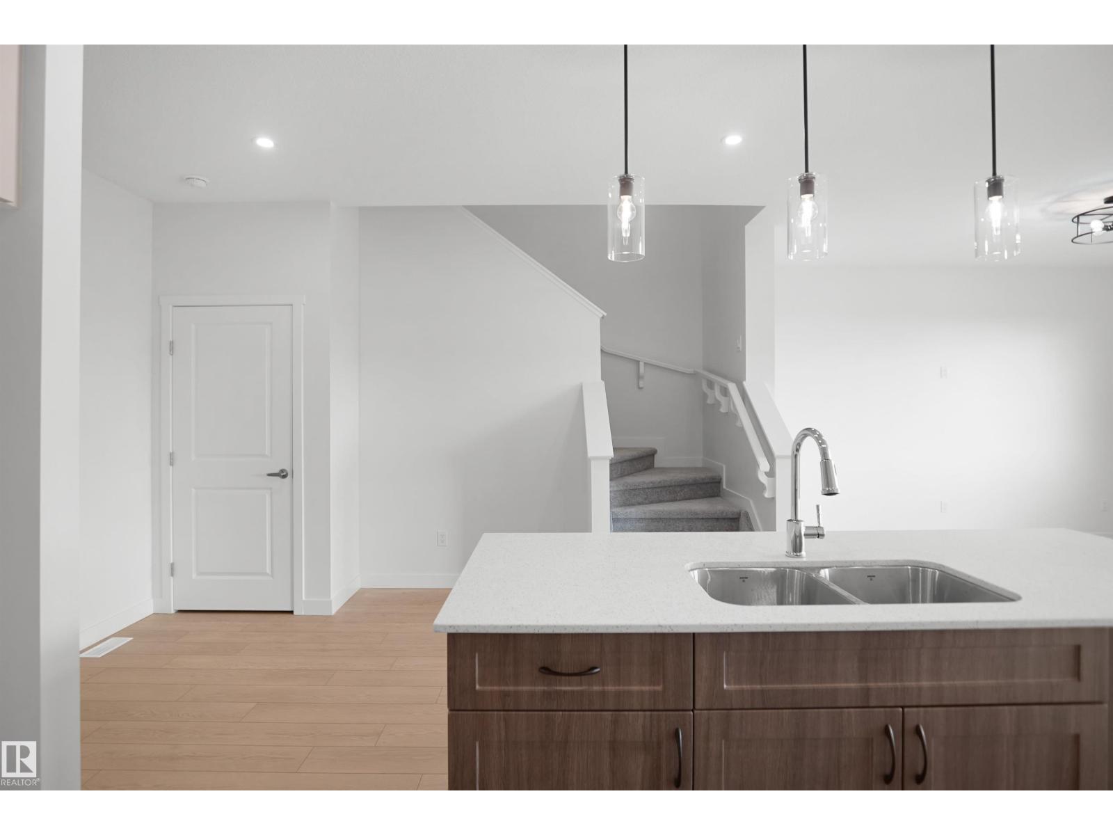 18955 28 AV NW - 15