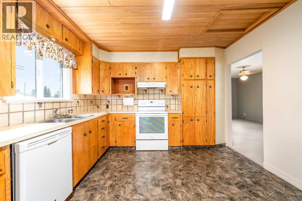 110 2 Avenue W - 12