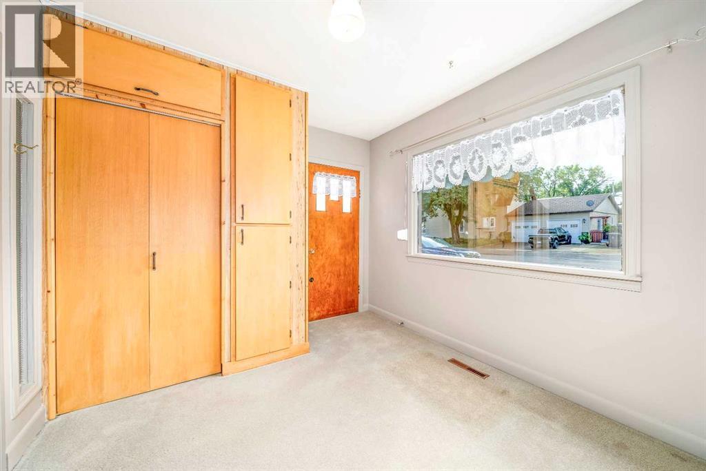 110 2 Avenue W - 14