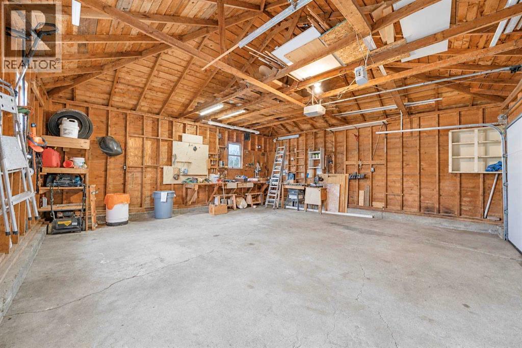 110 2 Avenue W - 34