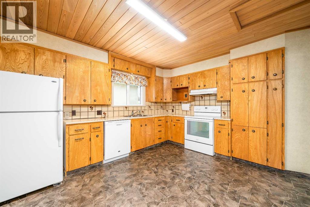 110 2 Avenue W - 11