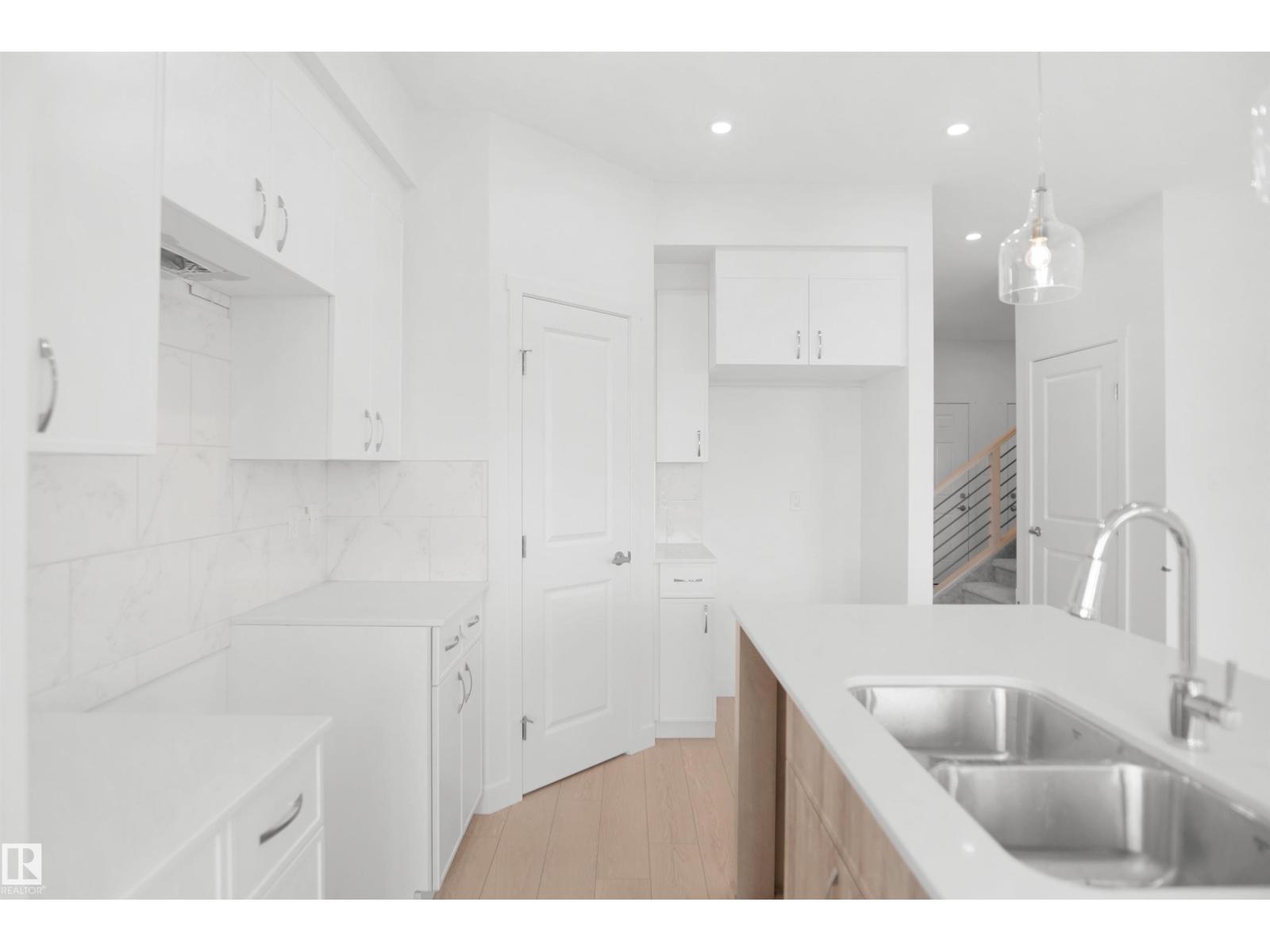 18967 28 AV NW - Image 18