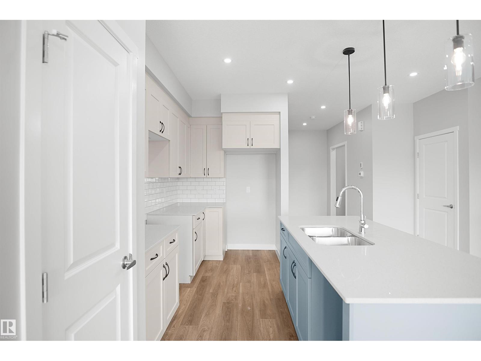 18963 28 AV NW - 13