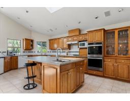 Enclosed porch - 21313 Lakeview Crescent, Kawkawa Lake, Hope, BC V0X1L1 Photo 10