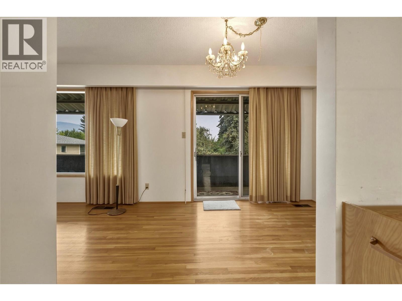 1201 8 Avenue NE - Image 12