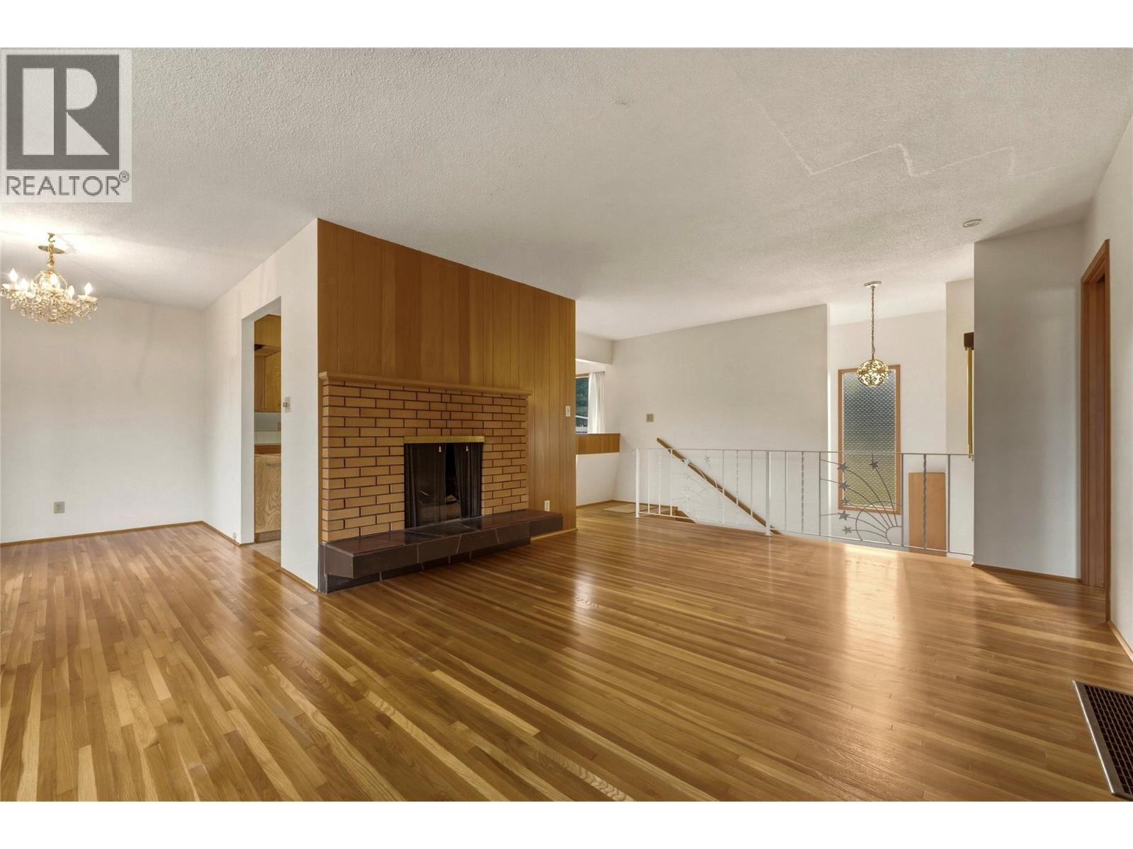 1201 8 Avenue NE - 5