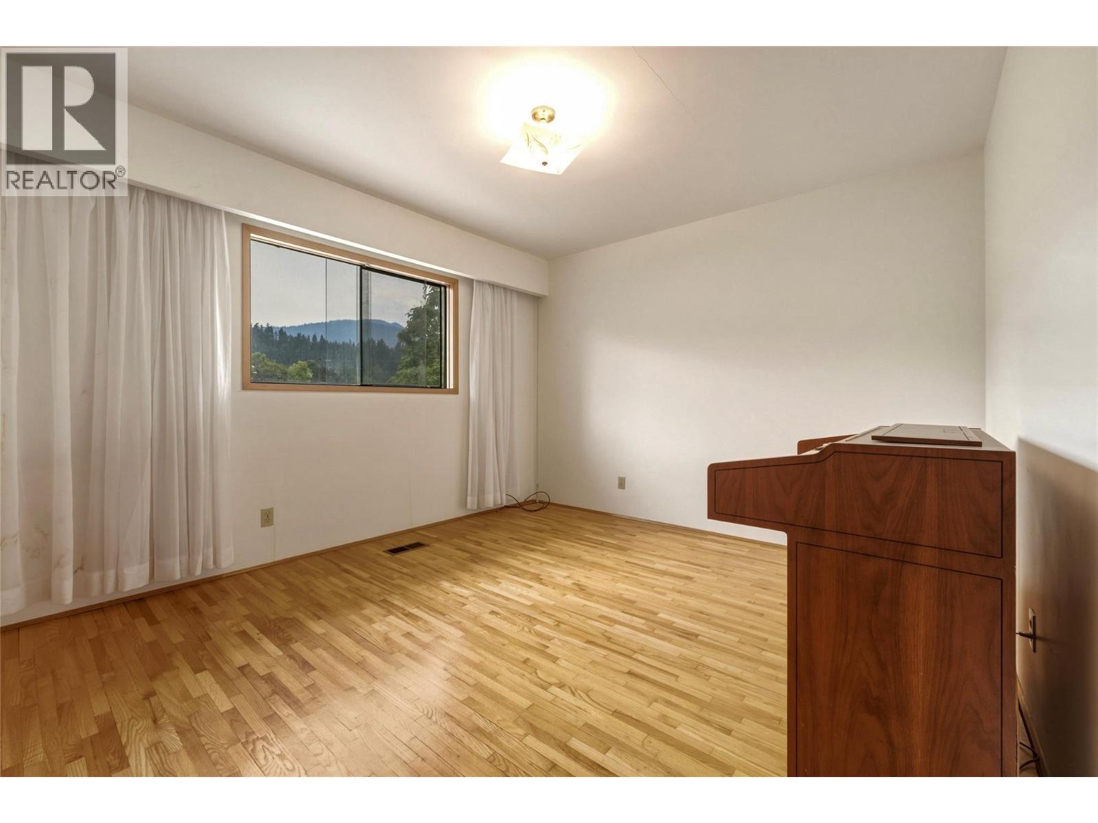 1201 8 Avenue NE - 18