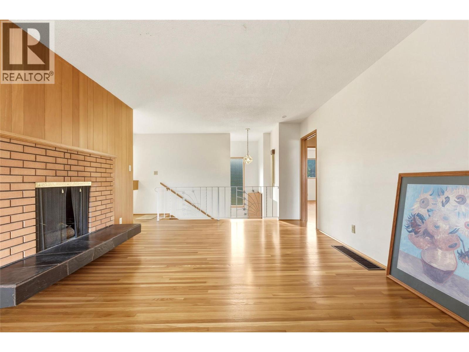 1201 8 Avenue NE - Image 6