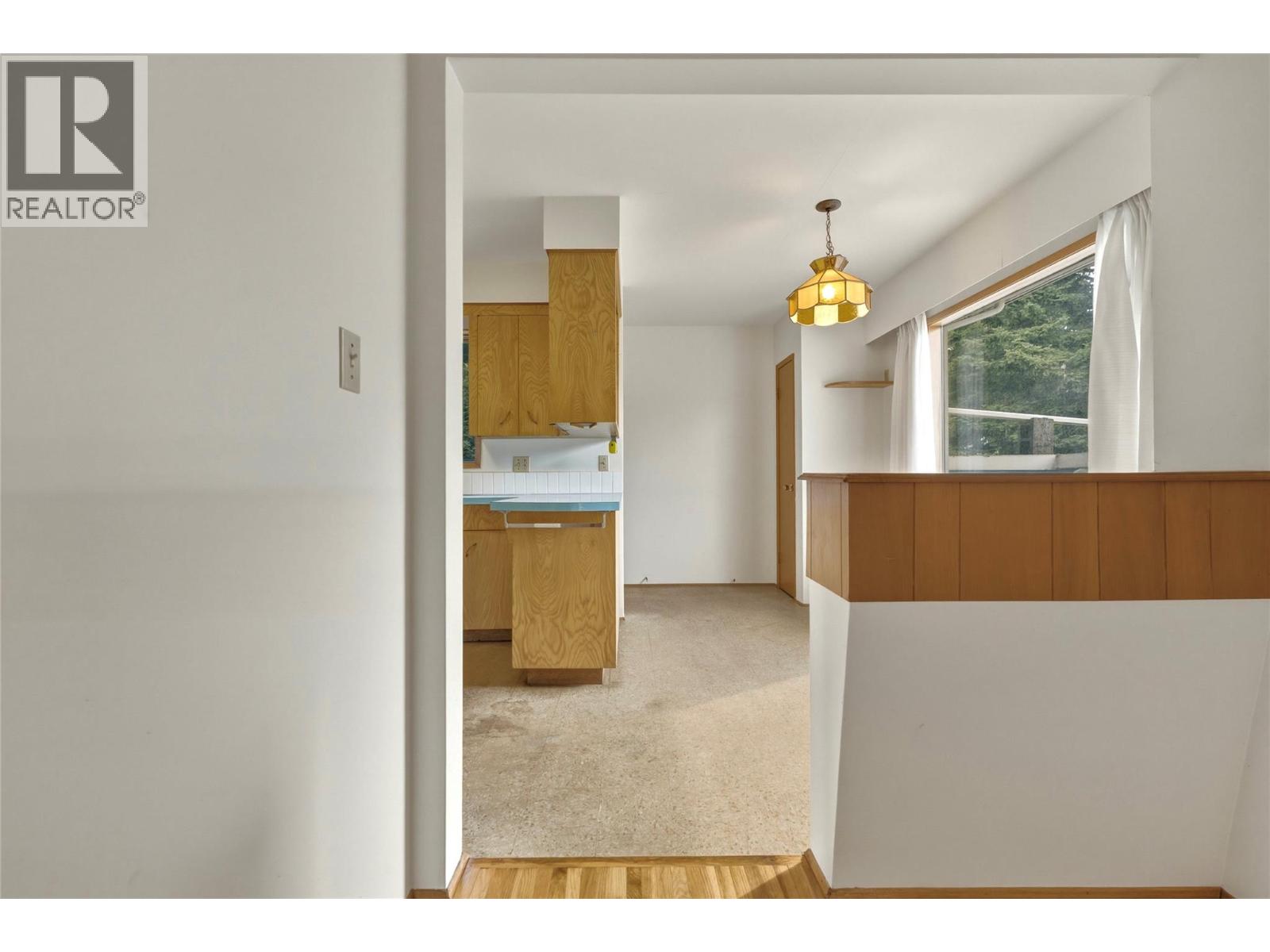 1201 8 Avenue NE - 8
