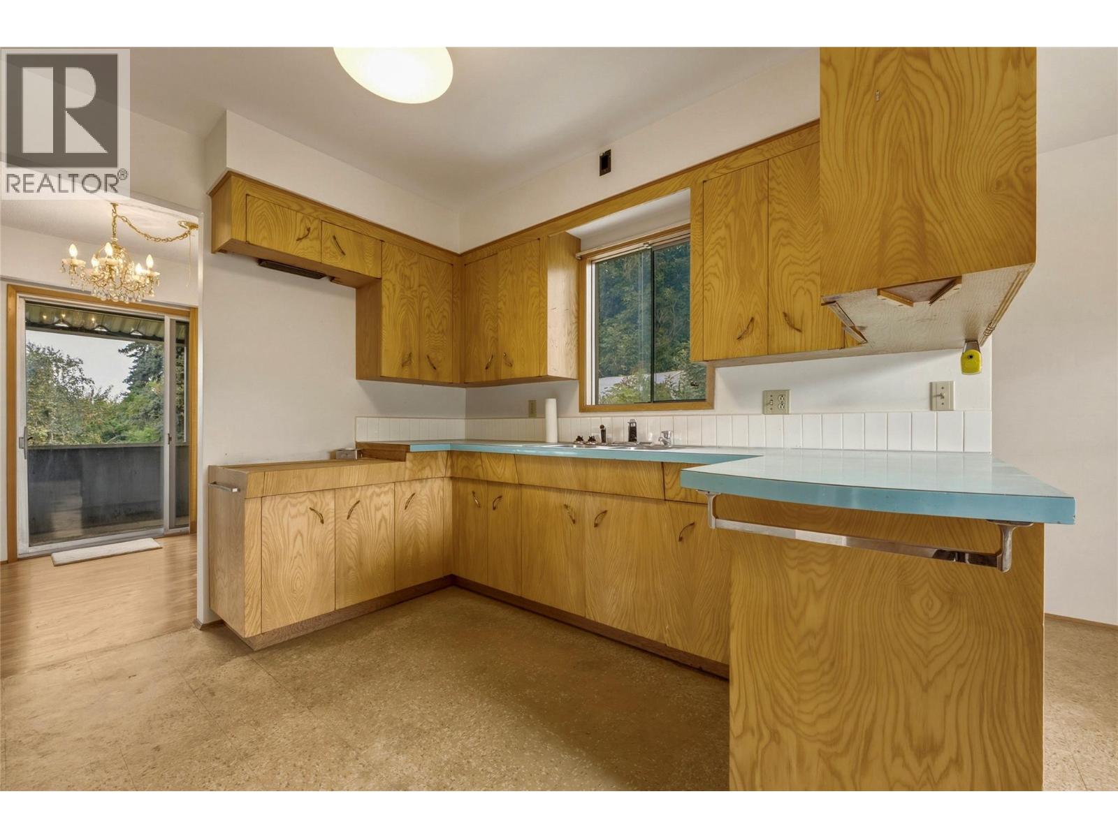 1201 8 Avenue NE - Image 9