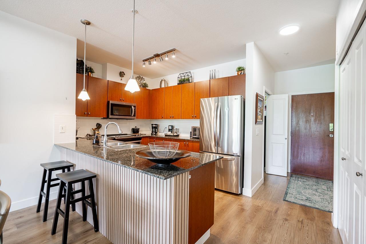 315 10180 153 STREET, Surrey — photo 1