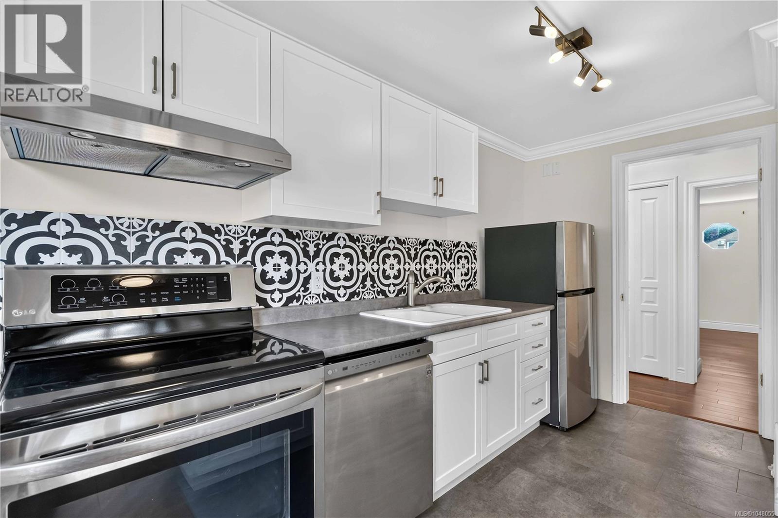  362 Ker Avenue, Saanich