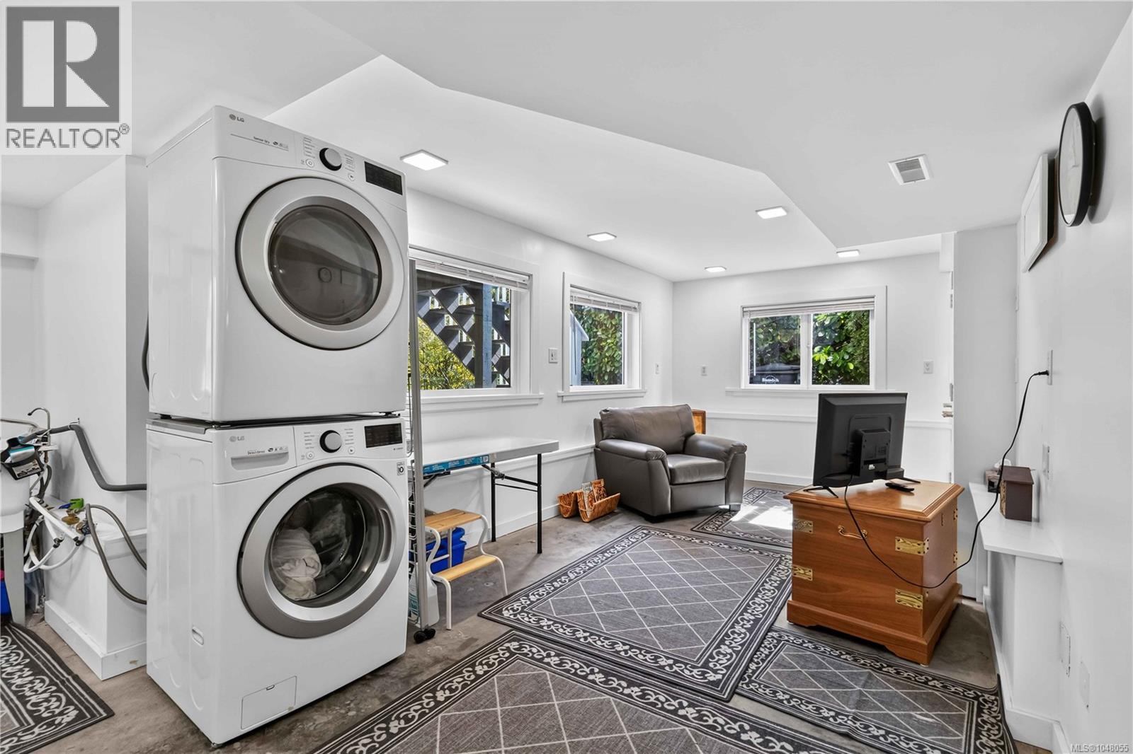  362 Ker Avenue, Saanich