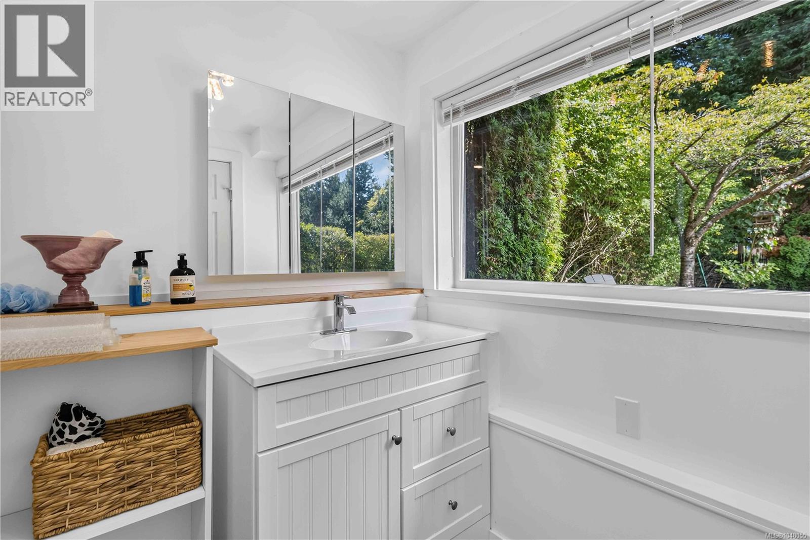  362 Ker Avenue, Saanich
