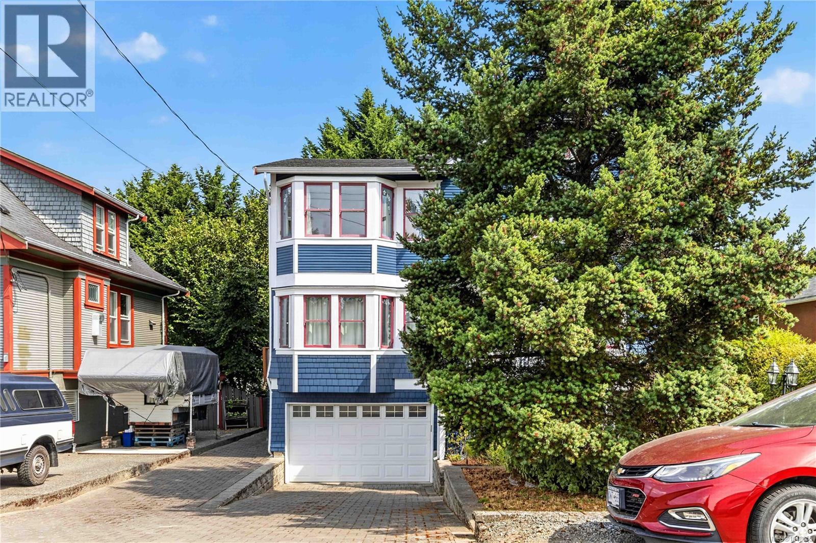  362 Ker Avenue, Saanich