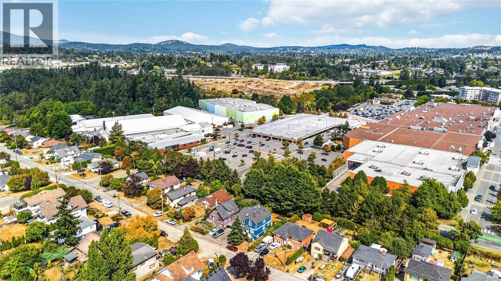  362 Ker Avenue, Saanich