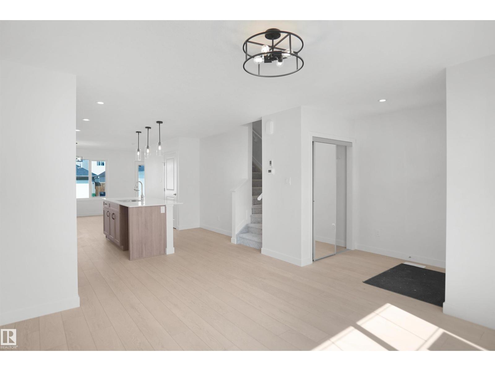 18976 28 AV NW - 5