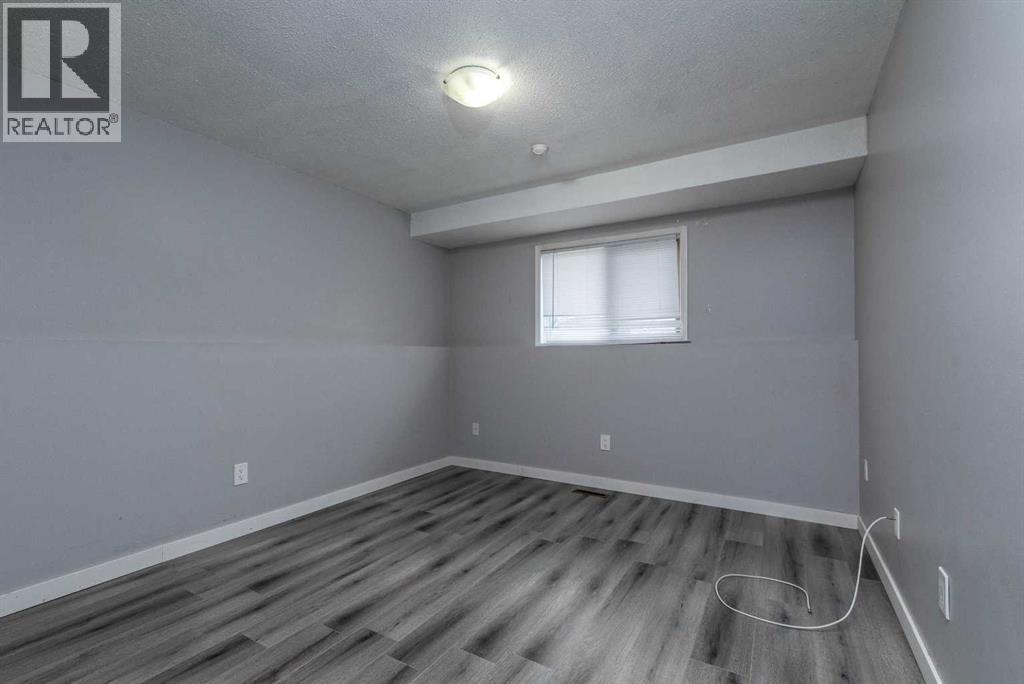 2718 57A Avenue - 17