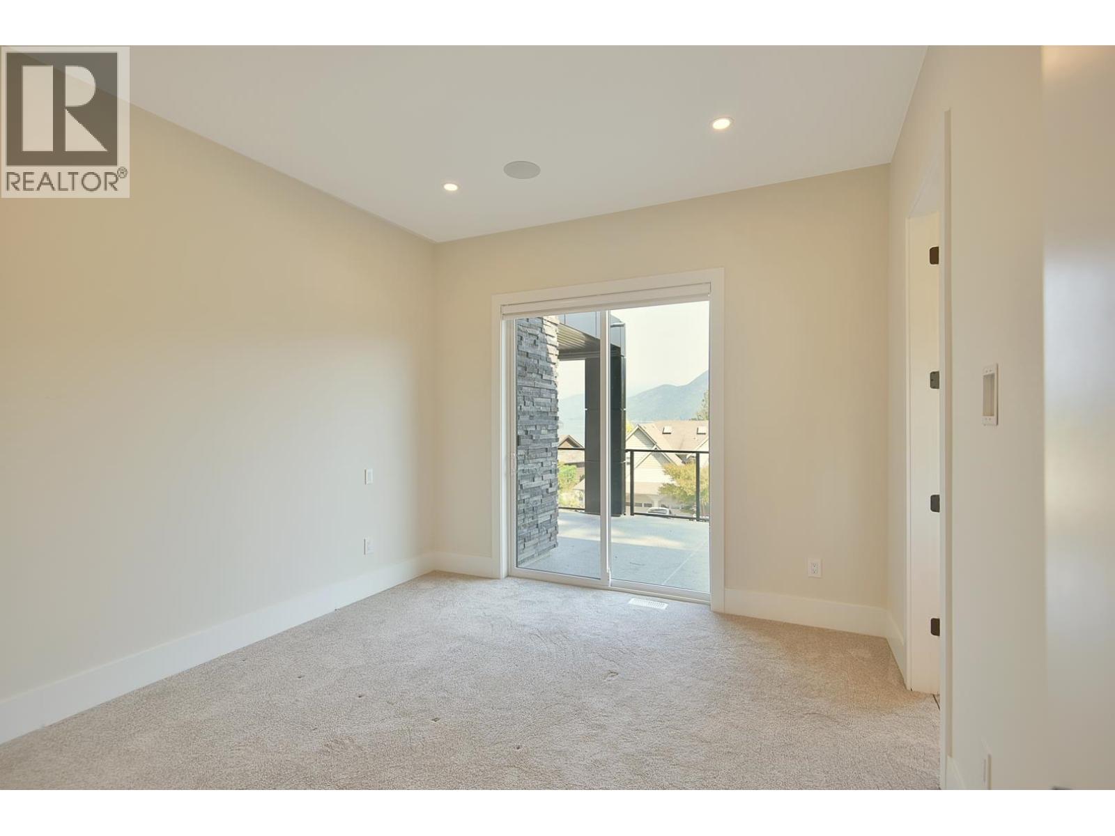 6553-6555 N GALE AVENUE, Sechelt