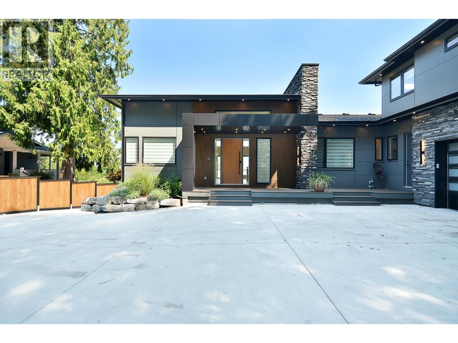 6553-6555 N GALE AVENUE, Sechelt