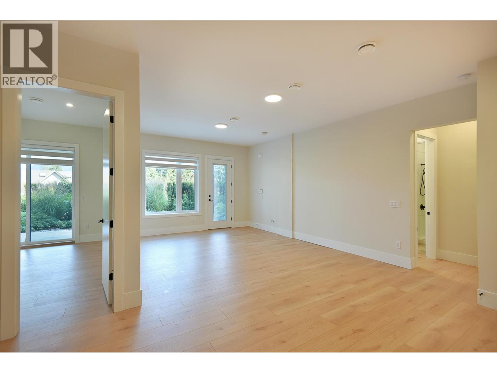 6553-6555 N GALE AVENUE, Sechelt