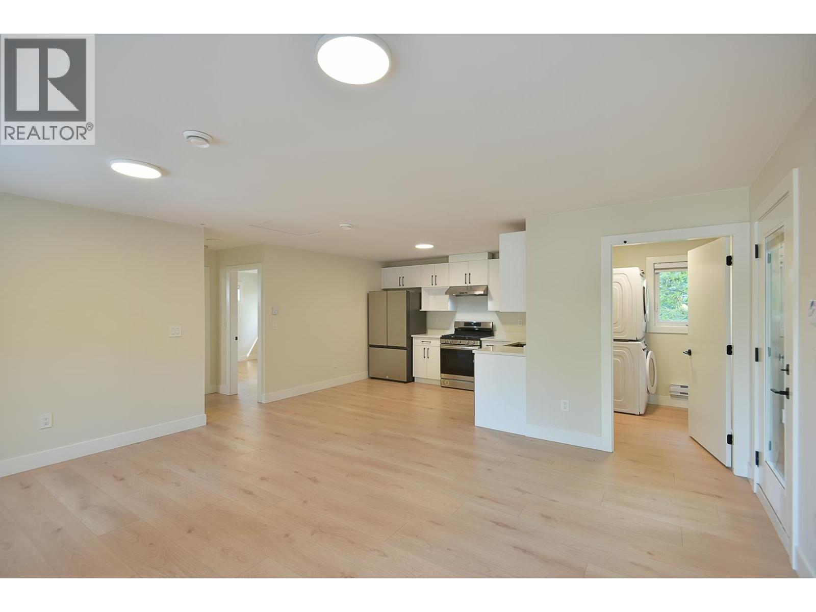6553-6555 N GALE AVENUE, Sechelt