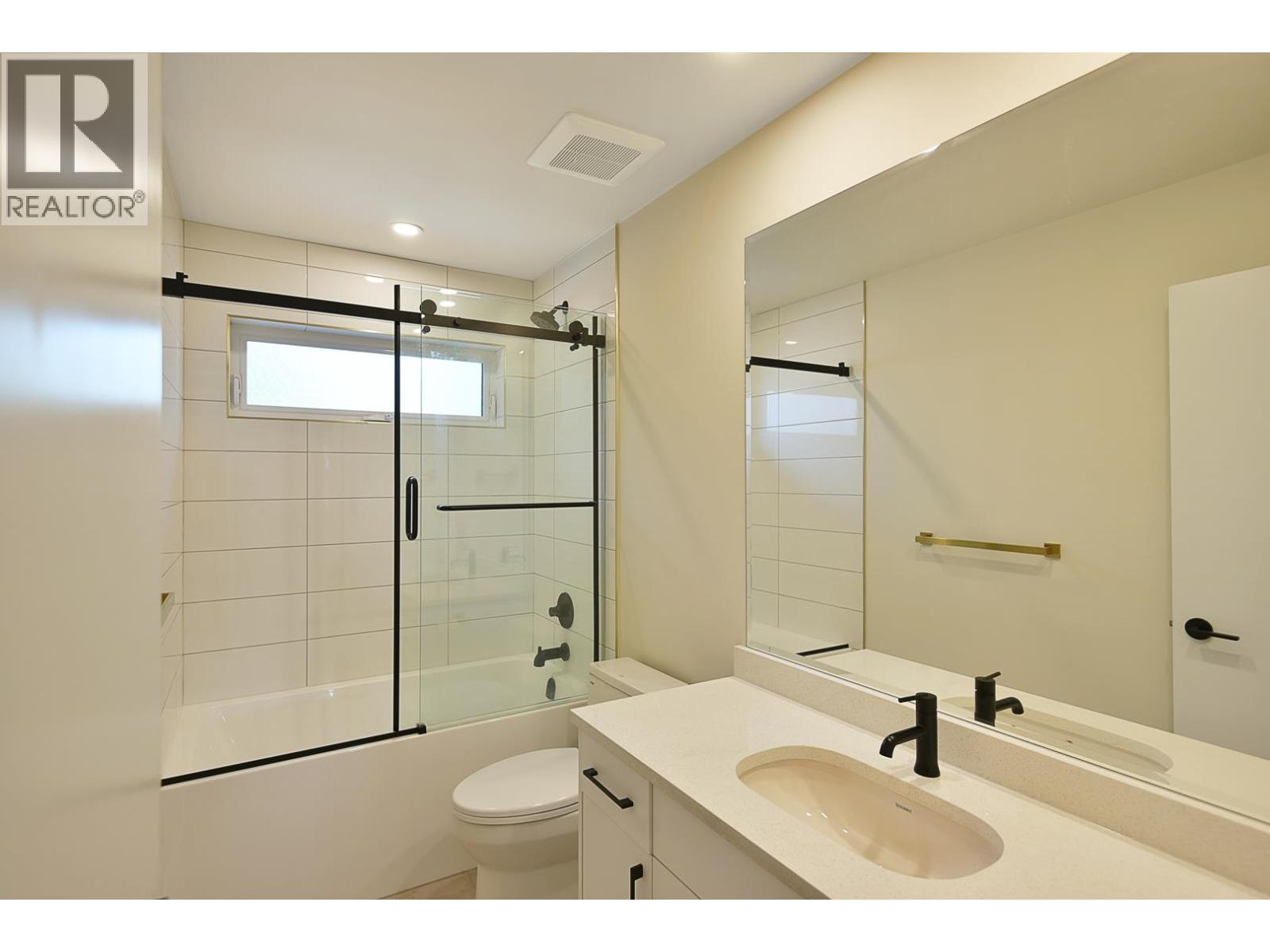 6553-6555 N GALE AVENUE, Sechelt