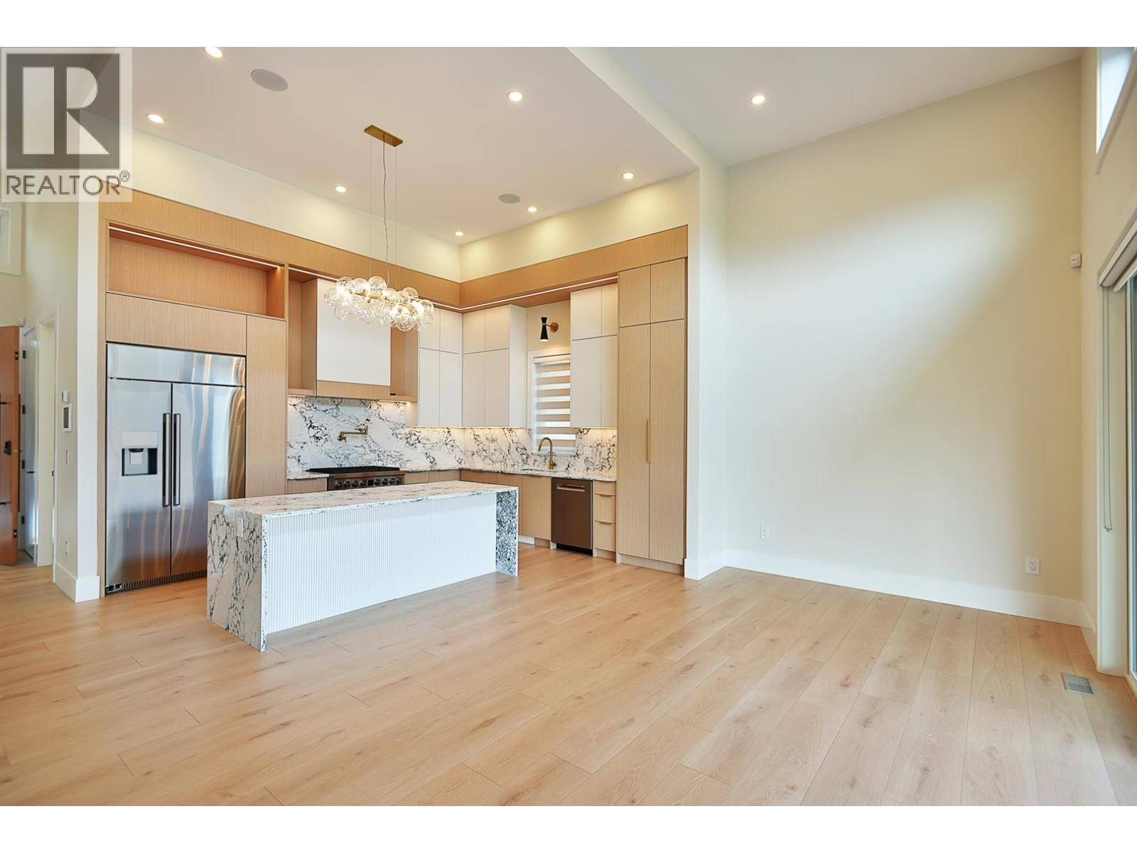 6553-6555 N GALE AVENUE, Sechelt