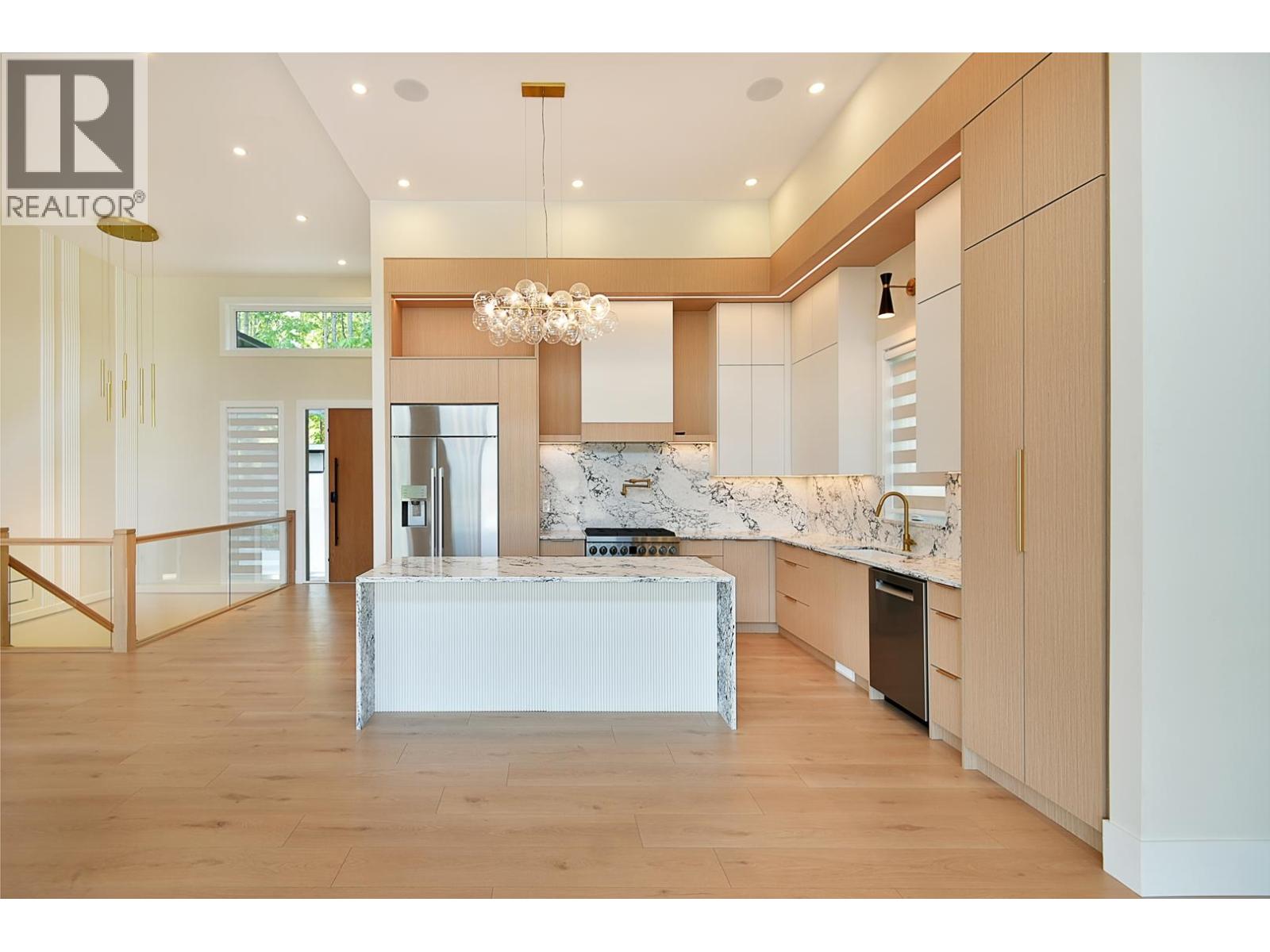 6553-6555 N GALE AVENUE, Sechelt