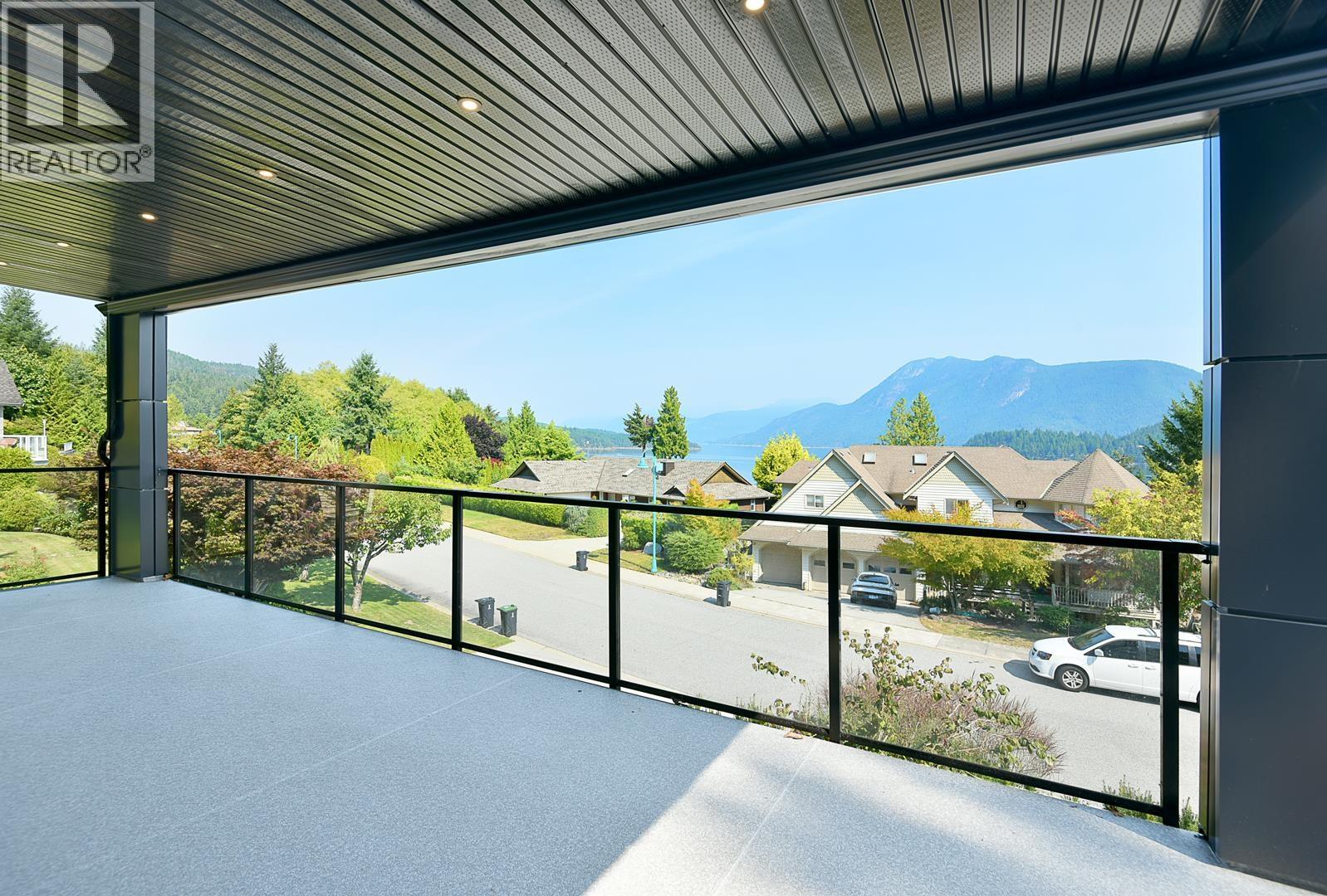 6553-6555 N GALE AVENUE, Sechelt