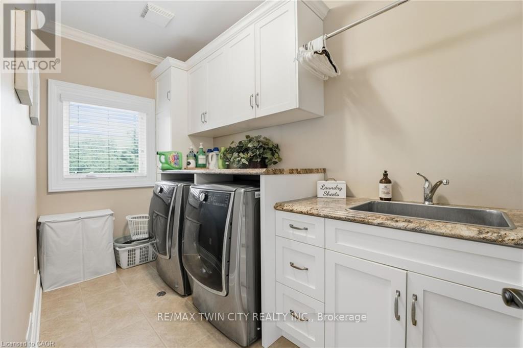 855 AVENUE ROAD - 29