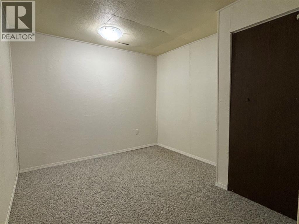 5404 47 Street - 10