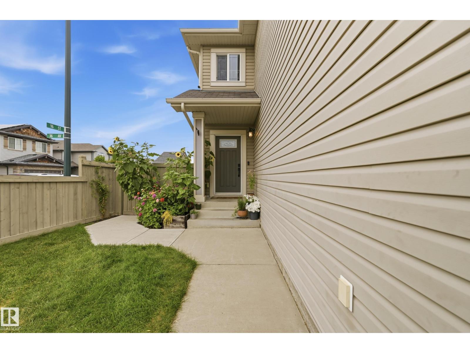 1564 36 AV NW - 4