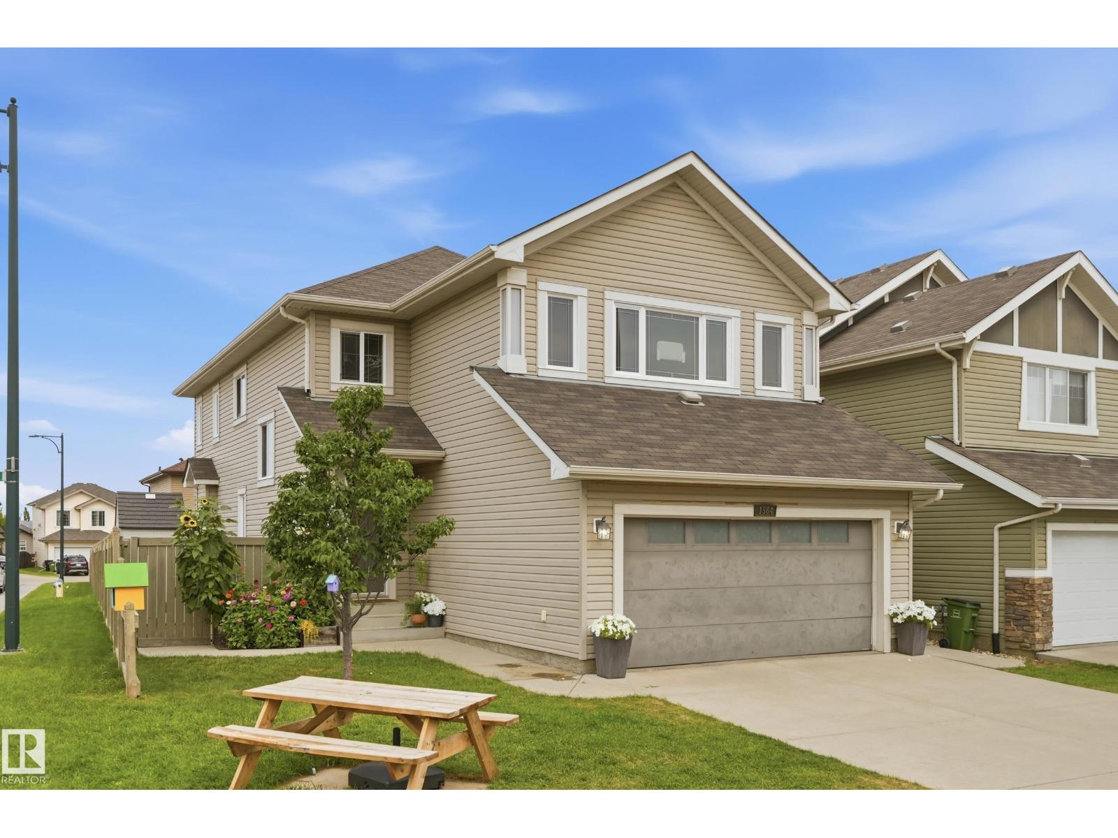 1564 36 AV NW - 2