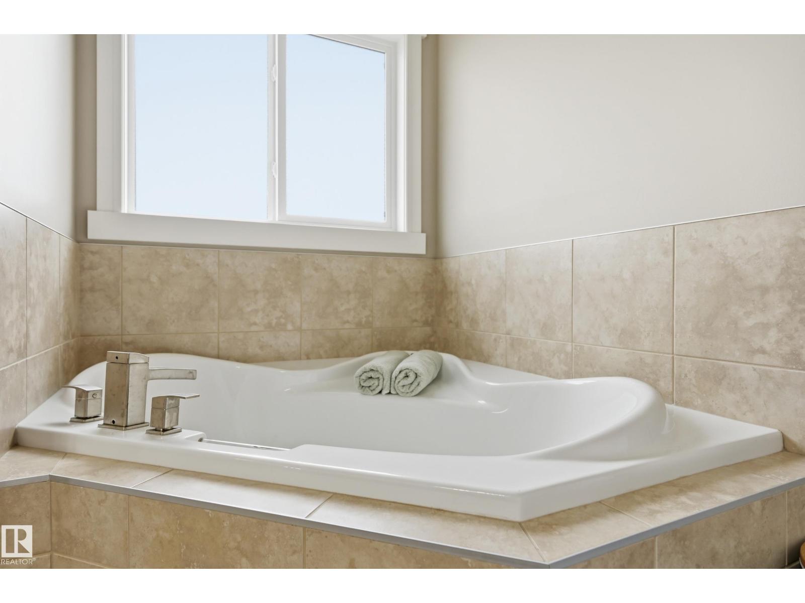 1564 36 AV NW - 38