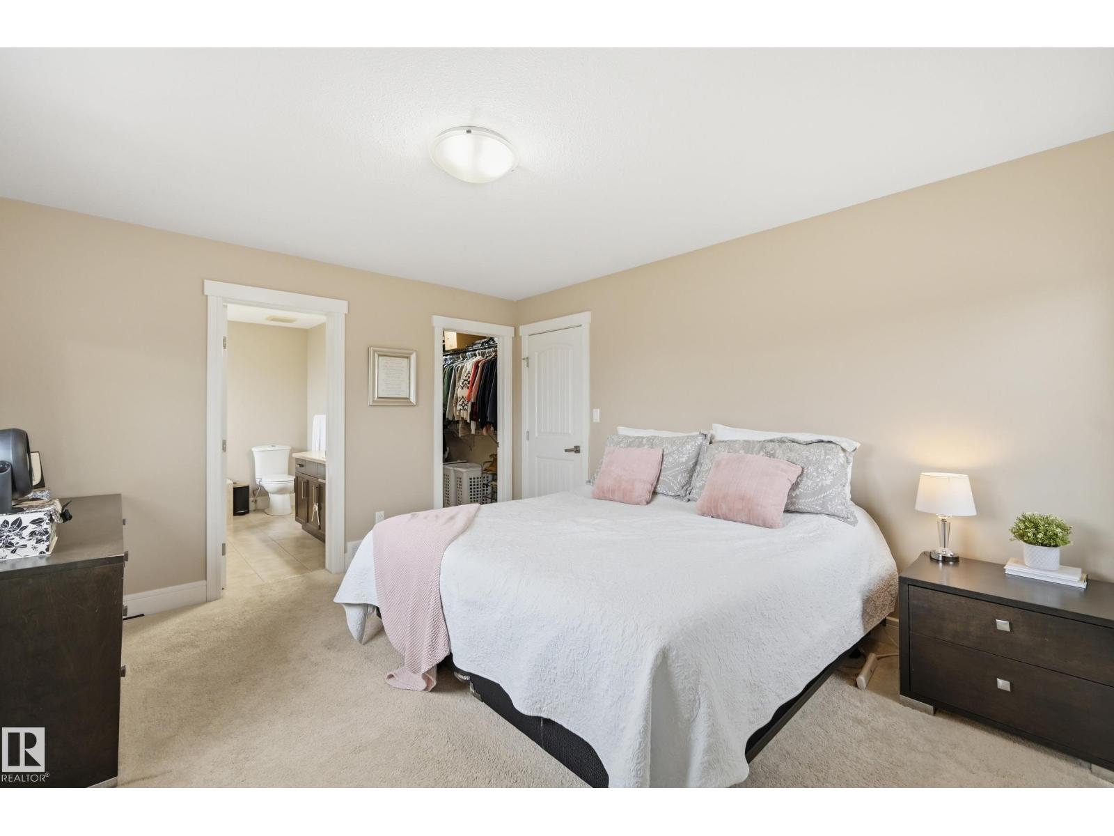 1564 36 AV NW - 36