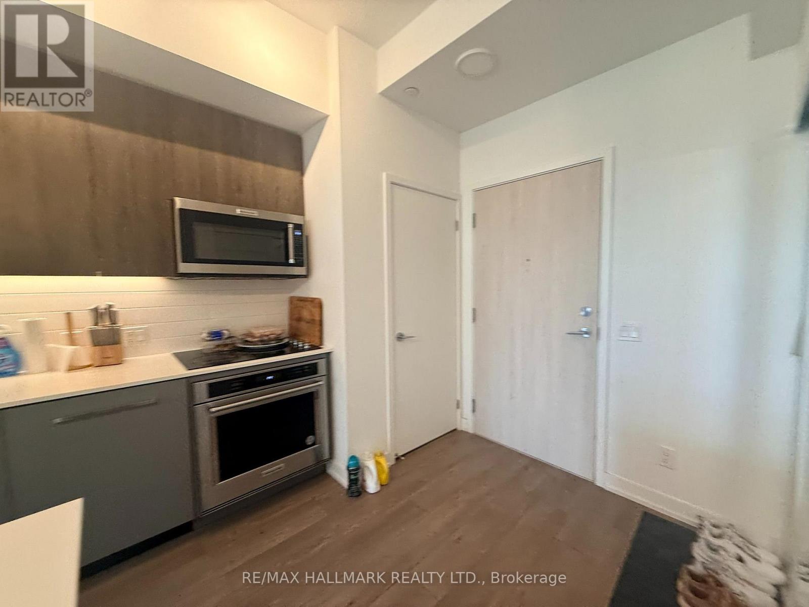 #810 181 SHEPPARD AVENUE E - 3