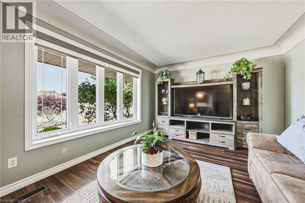1821 BISCAYNE Drive, Cambridge — photo 7