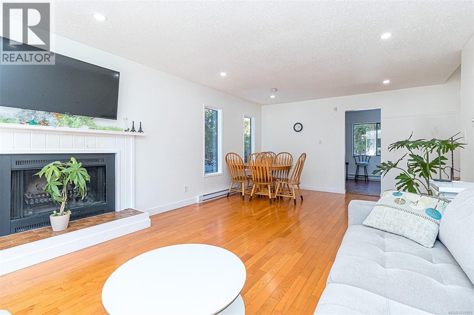 484 Goldstream Ave - 7