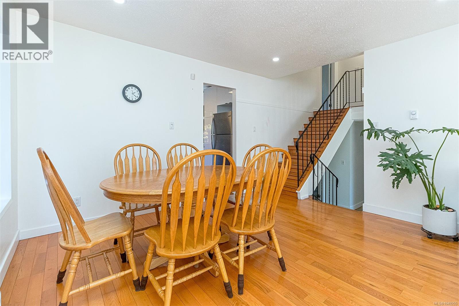 484 Goldstream Ave - 11