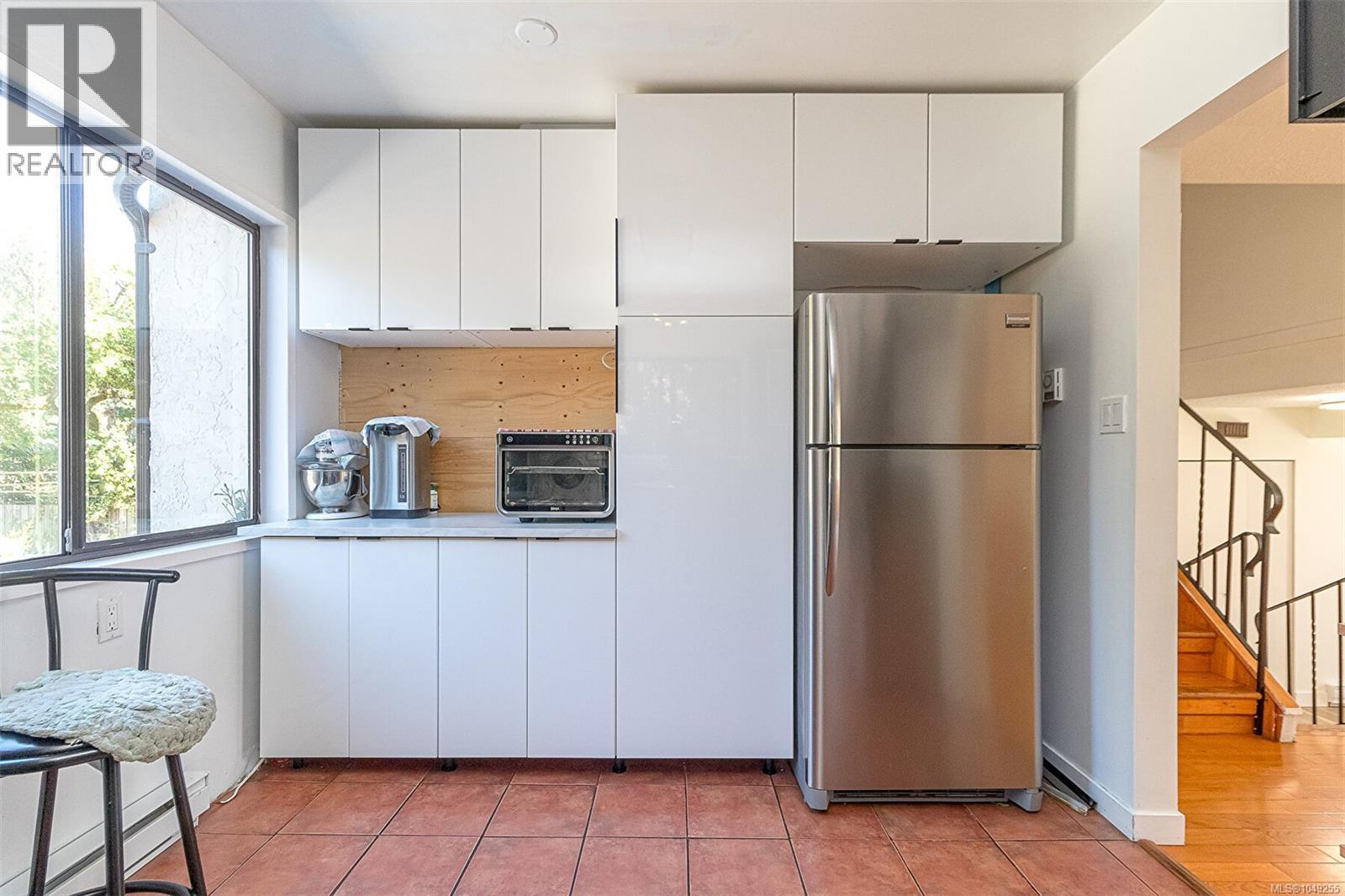 484 Goldstream Ave - Image 14