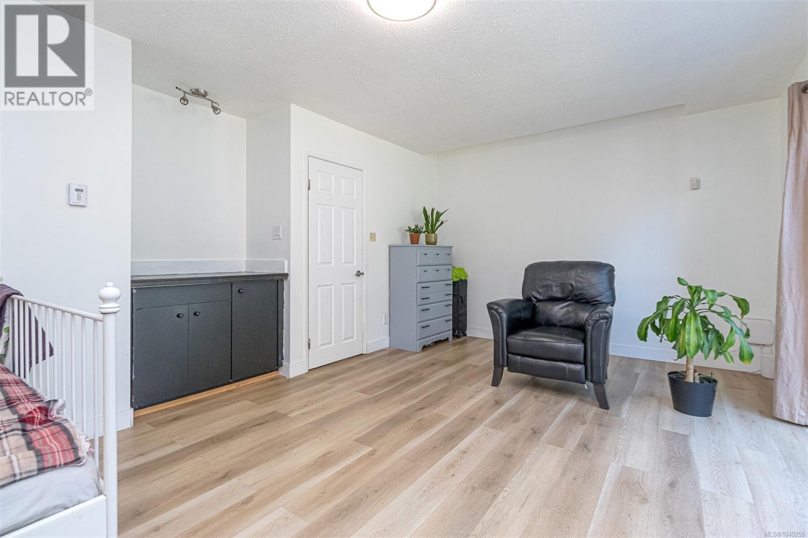 484 Goldstream Ave - 27