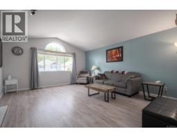 Kitchen - 621 Oakwood Rd, Ladysmith, BC V9G2C1 Photo 8