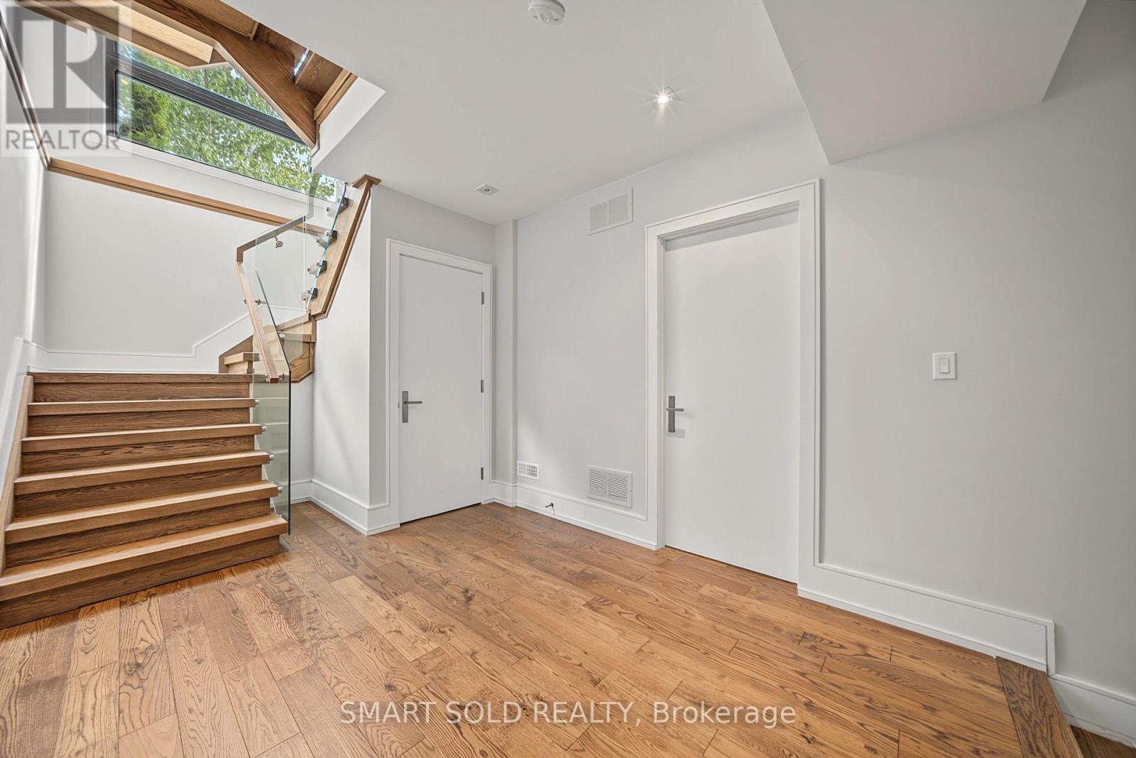 588 CONACHER DRIVE - 39