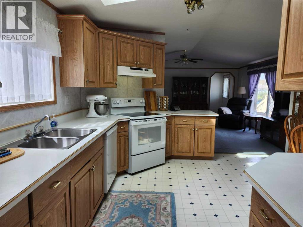 85 Greenwood Villa, Drumheller — photo 3