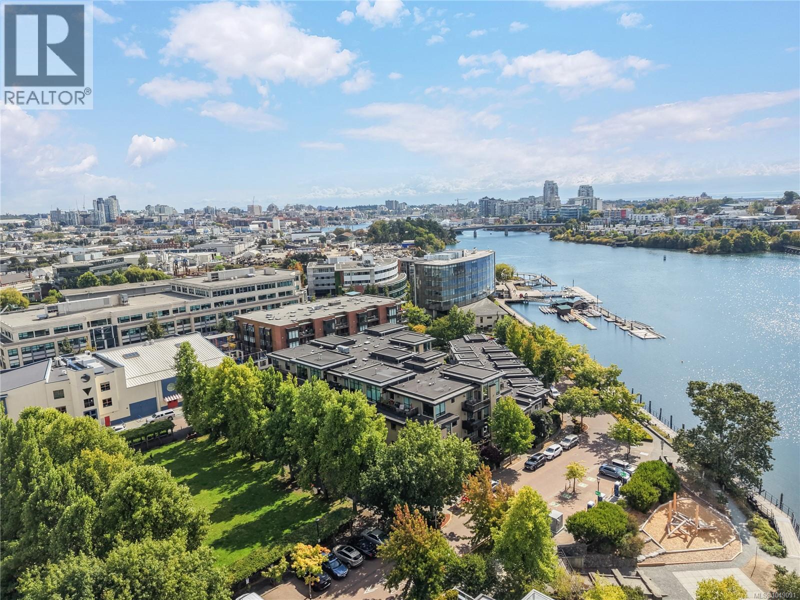 #306 330 Waterfront Cres - 2