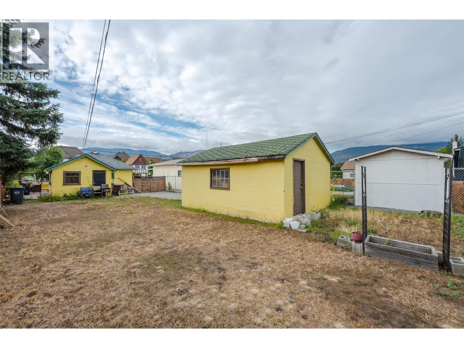 219 Hastings Avenue - 26