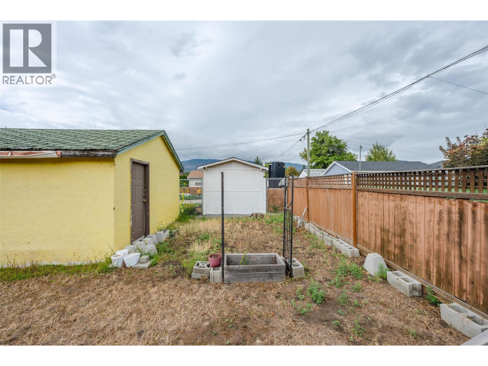 219 Hastings Avenue - 28