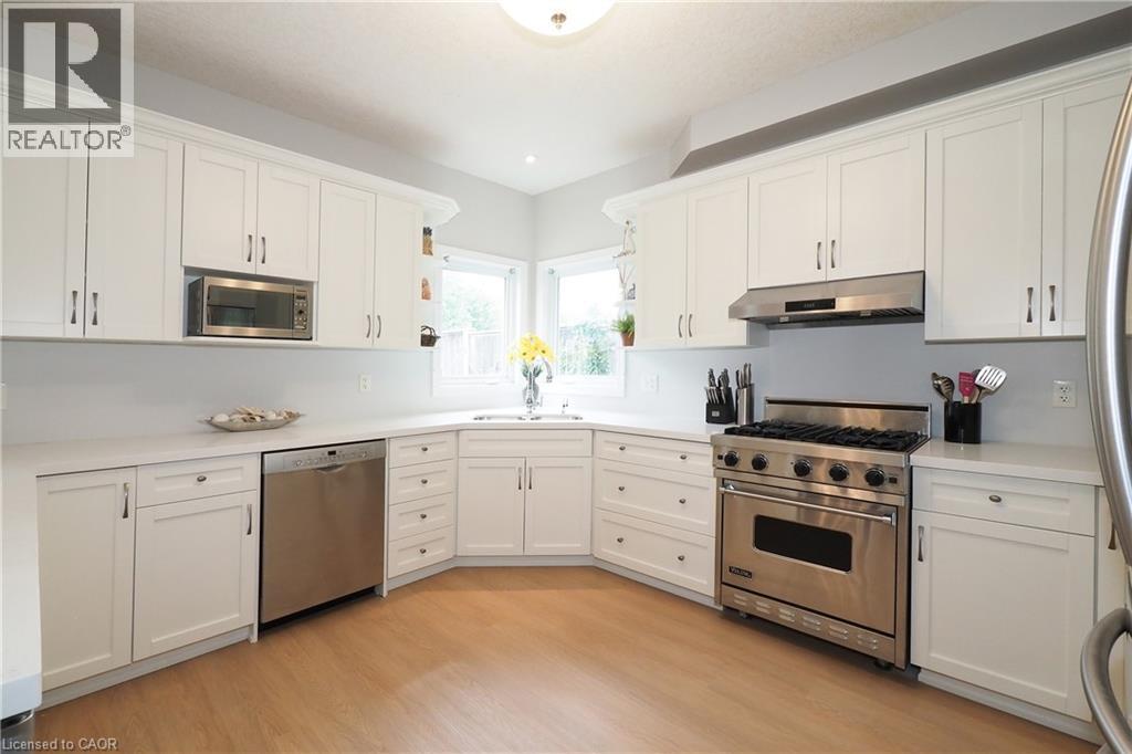 15 TREEVIEW Drive, St. Jacobs — photo 6